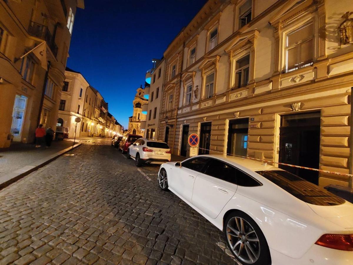 Byt 2+Kk Na Velkem Namesti Hradec Kralove Ngoại thất bức ảnh